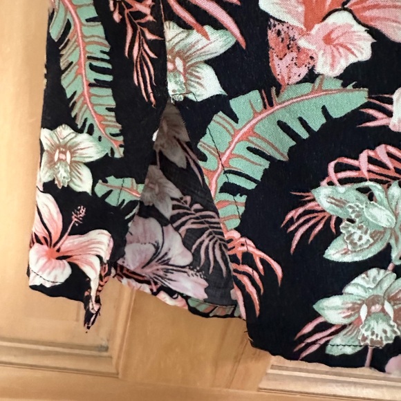 Aritzia Floral Cuban Collar Buttondown - Picture 5 of 7